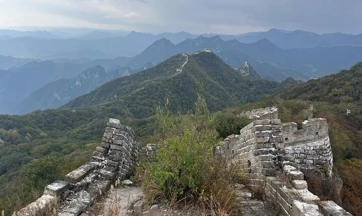Private Great Wall Hiking tour from Jiankou to Mutianyu section.