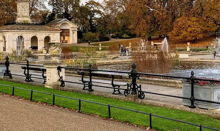 Hyde Park and Kensington Gardens: A Self-Guided Audio Tour