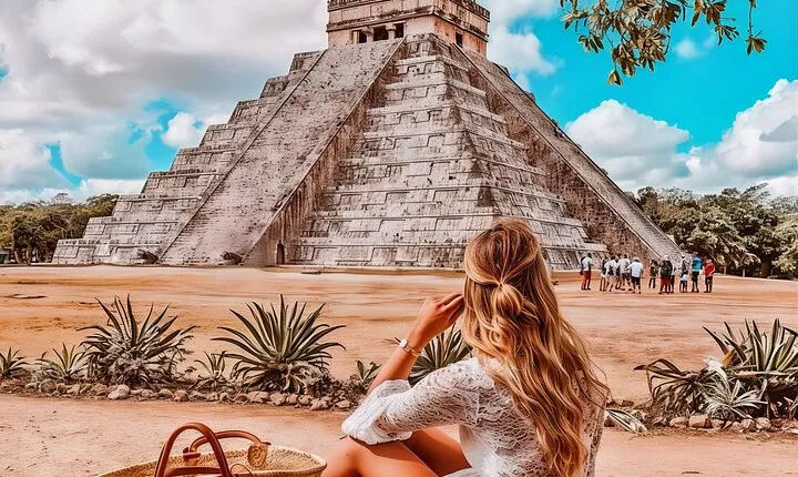 Chichén Itzá, Cenote Suytún, and Cenote Ikkil Guided Tour