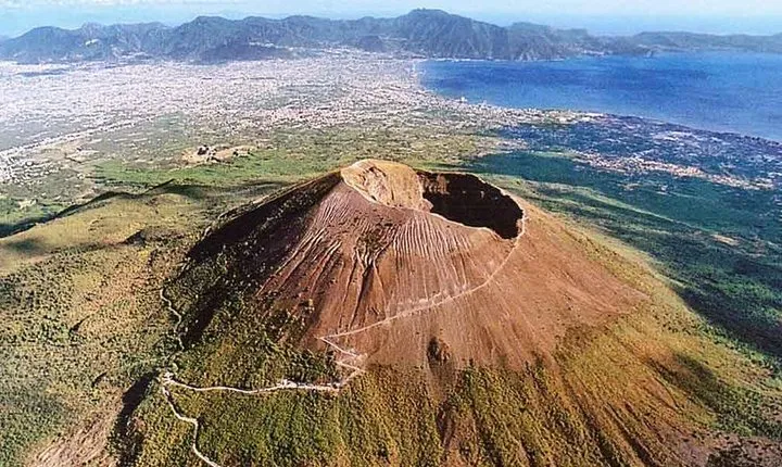 Mt Vesuvius and Pompeii Tour by Bus from Sorrento