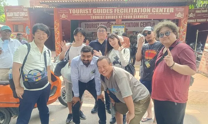 Agra Private Tour with Multilingual Guide and Skip the Queue