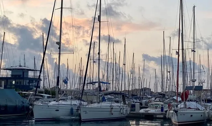 Athens to Lefkada Private Luxury Transfer : Travel in Style