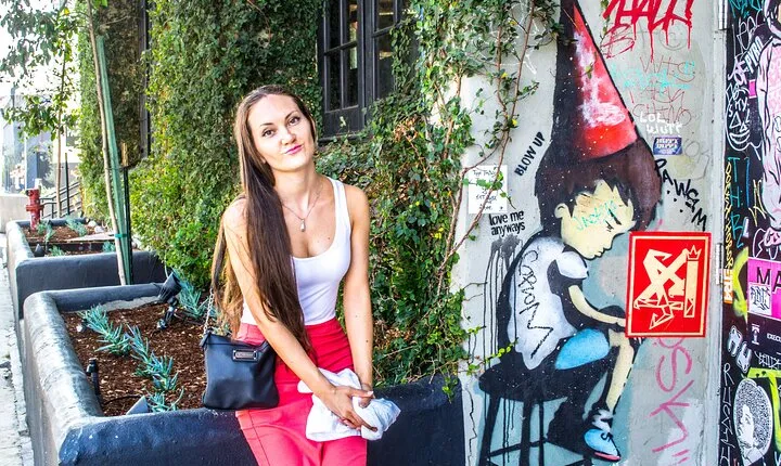 Murals and Graffiti Photoshoot - Posh Melrose with a Photographer in Los Angeles
