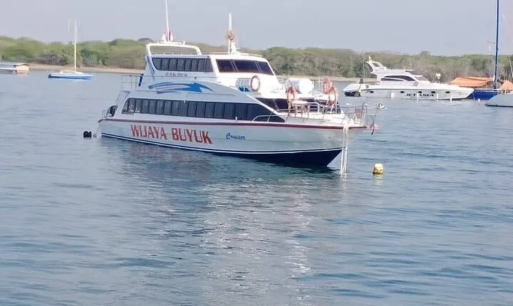 One-way Ticket Fast Boat from Nusa Penida or Gili T, Air, Lombok