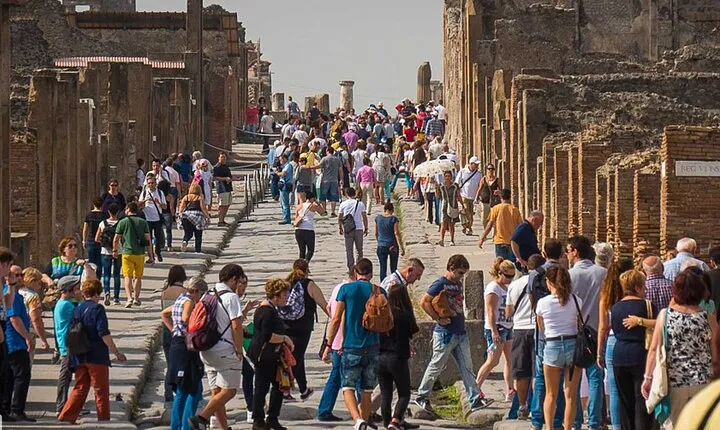 2 Hour Private Walking Tour with Certified Guide in Pompeii
