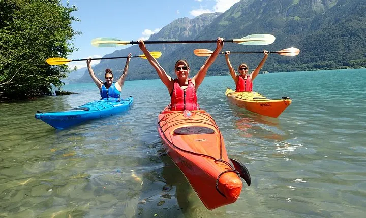 Kayak Tour of the Turquoise Lake Brienz