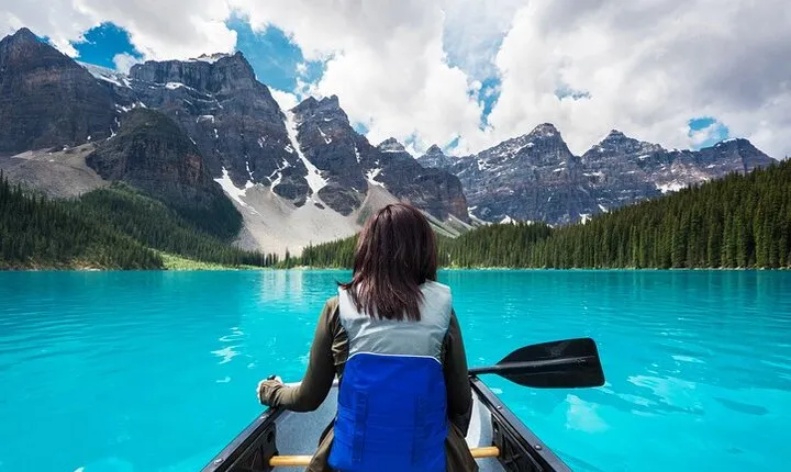 Morning Tour at Moraine Lake(2hrs) & Lake Louise(2hrs)