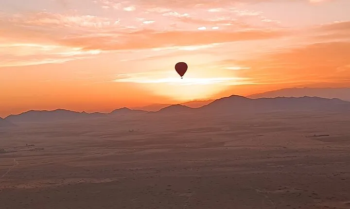 Hot air balloon flight to Marrakech in a small group. Breakfast