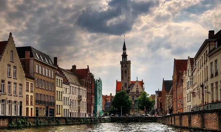 Private 3-hour walking tour of Bruges with official tour guide