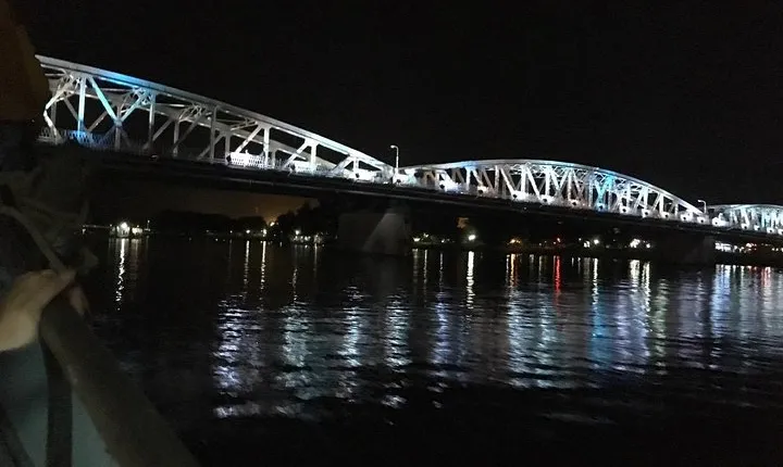 Hue : Enjoy Night City Cyclo Tour & Happy Dinner