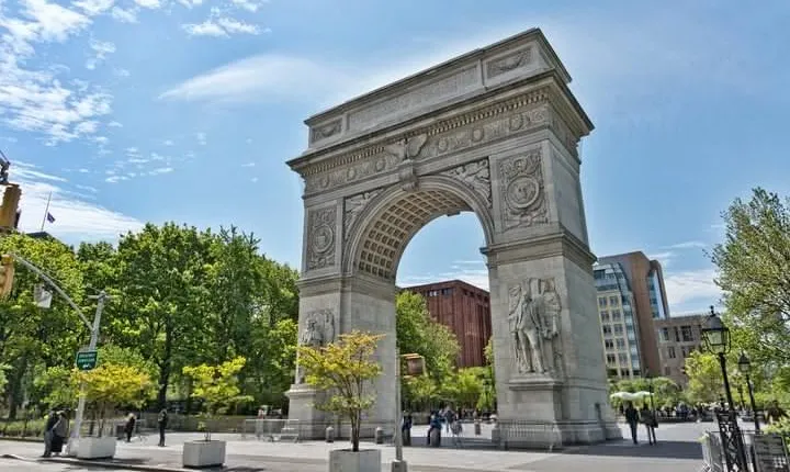 Self-Guided Scavenger Hunt: Midtown Park Hopper