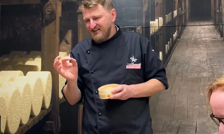 Guided visit of the Cheese Museum with Tasting Included