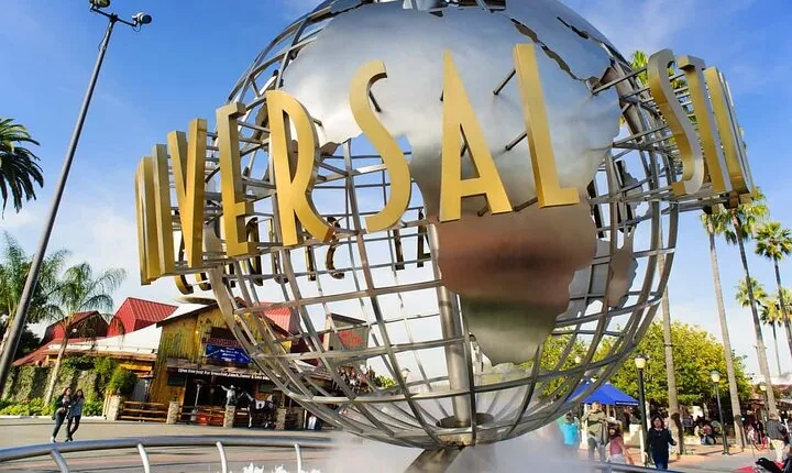 Private Los Angeles Suburbs and Attractions Tour with Pick Up