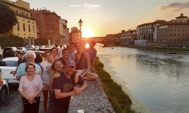 Florence Night Bike Tour with Wine and Aperitivo Picnic included