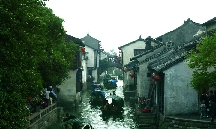 Private Luzhi Water Town Tour from Shanghai With Chinese Lunch