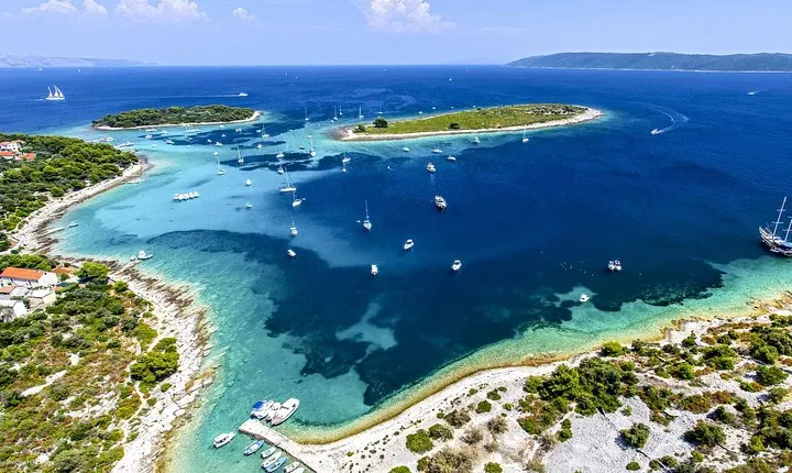 Split Half Day Tour to Blue Lagoon, Shipwreck & Trogir Island