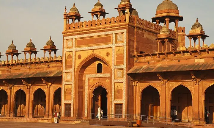 Jaipur to Agra Transfer via Abhaneri Step Well & Fatehpur Sikri