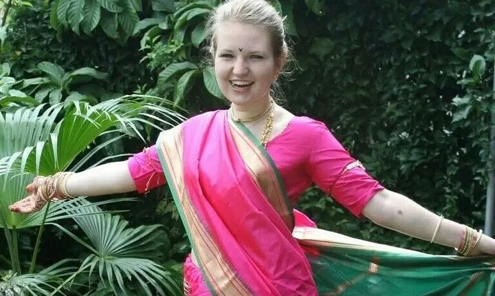1-Hour Guided Saree and Veshti Workshop in Puducherry