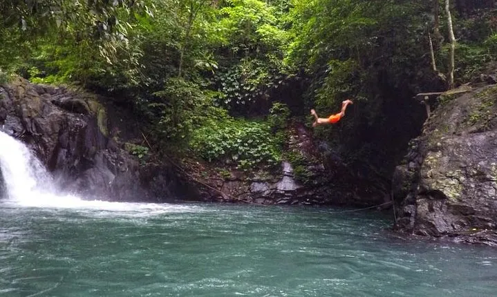 All Inclusive:Jumping Sliding at Aling Aling Waterfall-Ulun Danu Temple - Lunch