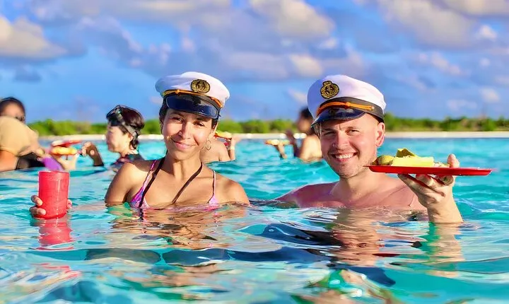 Roofed Catamaran to El Cielo reef: Snorkeling, Open Bar & Food!