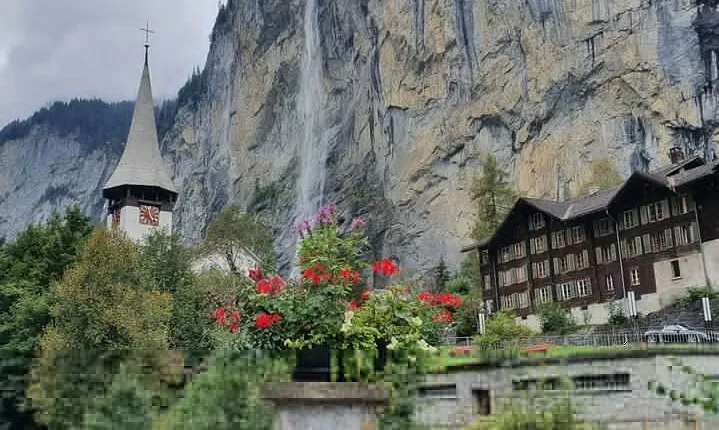 Mountain Majesty: Small Group Tour to Lauterbrunnen and Mürren