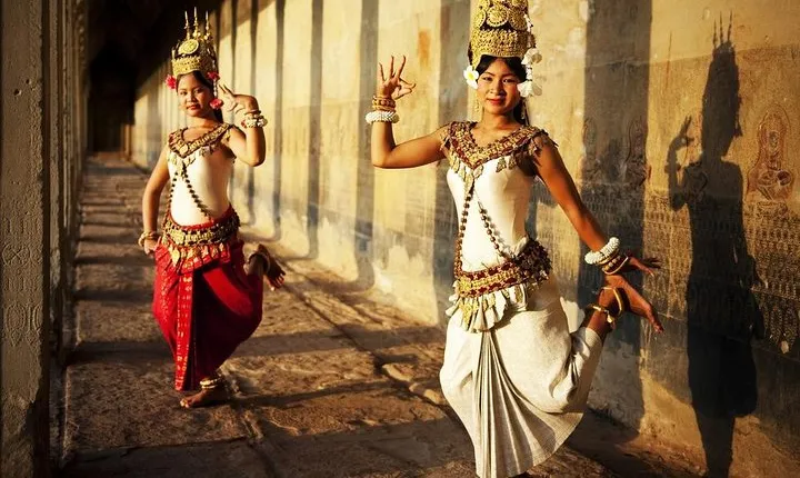 5 Days Private Guide Tour Phnom Penh to Siem Reap included domestic flight