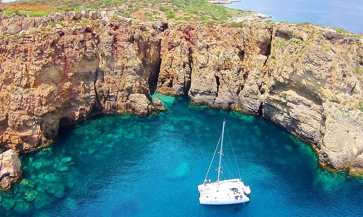 Luxury Catamaran Cruise Including pickup and Traditional Food