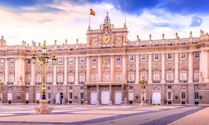 Madrid: Royal Palace Guided Tour with Skip the Line Ticket