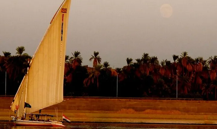 4 Nights Cruise Luxor, Aswan, Abu simbel, and Tours By Bus From Hurghada