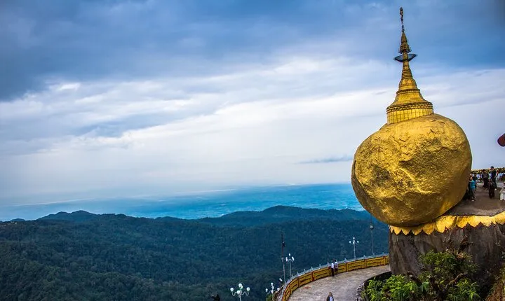 2-Day Private Tour : Explore the Golden Rock at Kyaikhtiyo