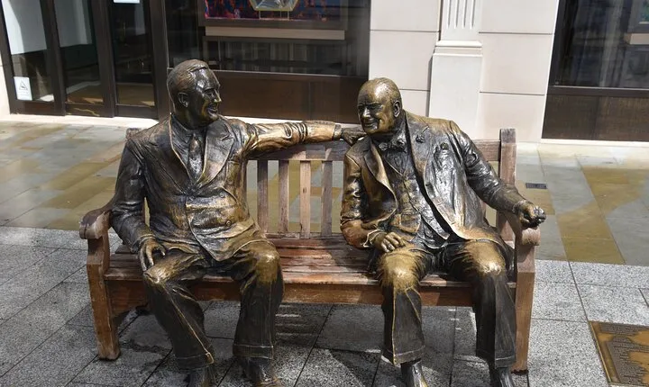 Private Sir Winston Churchill Taxi Tour of London