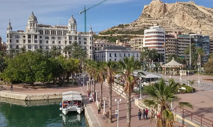 Alicante Private Walking Tour with a Professional Guide