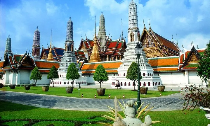 Cultural Treasures of Bangkok: Temples & Royal Palace Tour