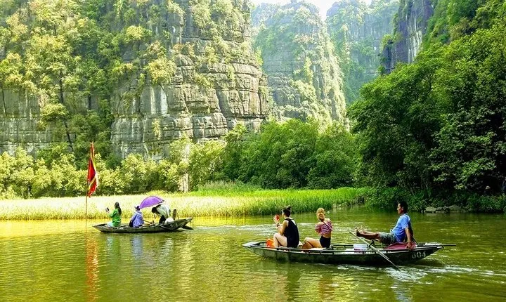 Full Day Tour in Hoa Lu to Tam Coc with Transportaion and Lunch