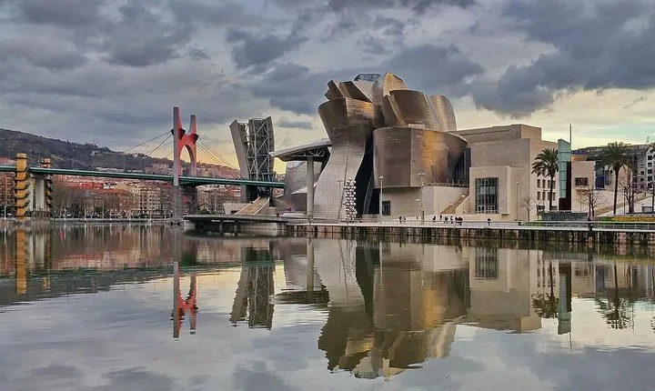 Private Guggenheim Museum Bilbao Tour with Official Guide