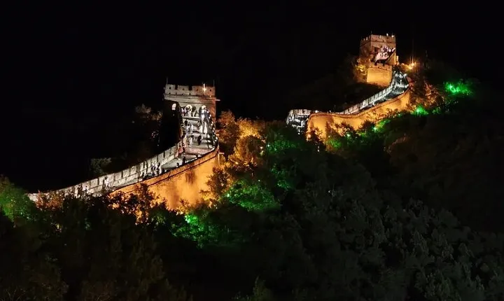Private BaDaLing Great Wall Night Tour by Licensed Cab and Driver