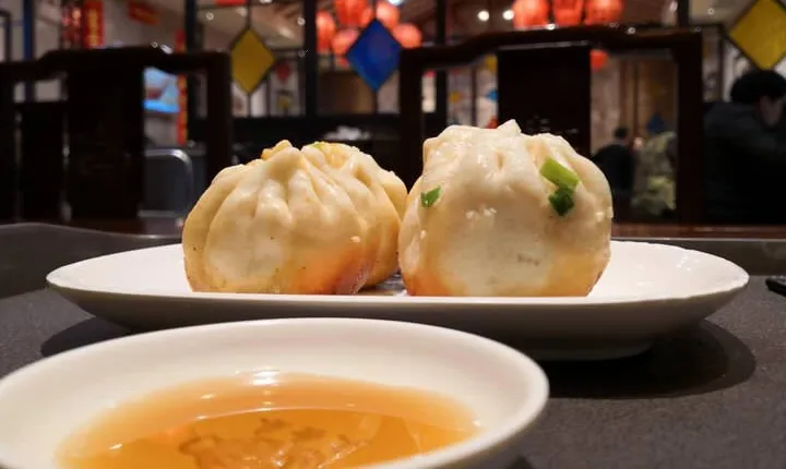 Old Shanghai Beer Dinner Tour with Cruise Ride
