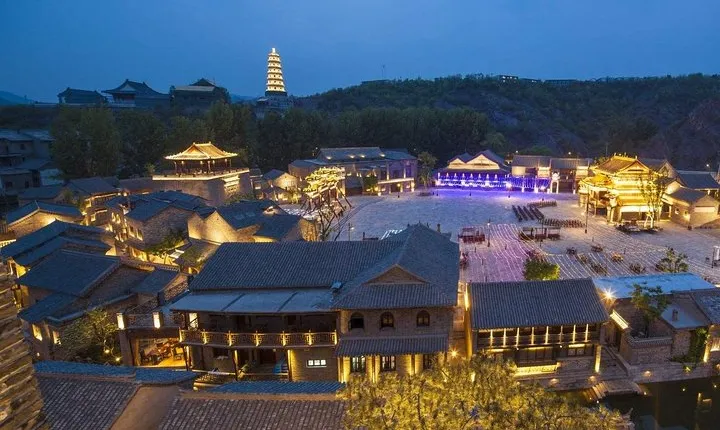 Private Beijing Transfer: Simatai Great Wall and Gubei Water Town by Night
