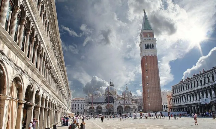 Venice and Verona Full Day Tour by Train from Milan
