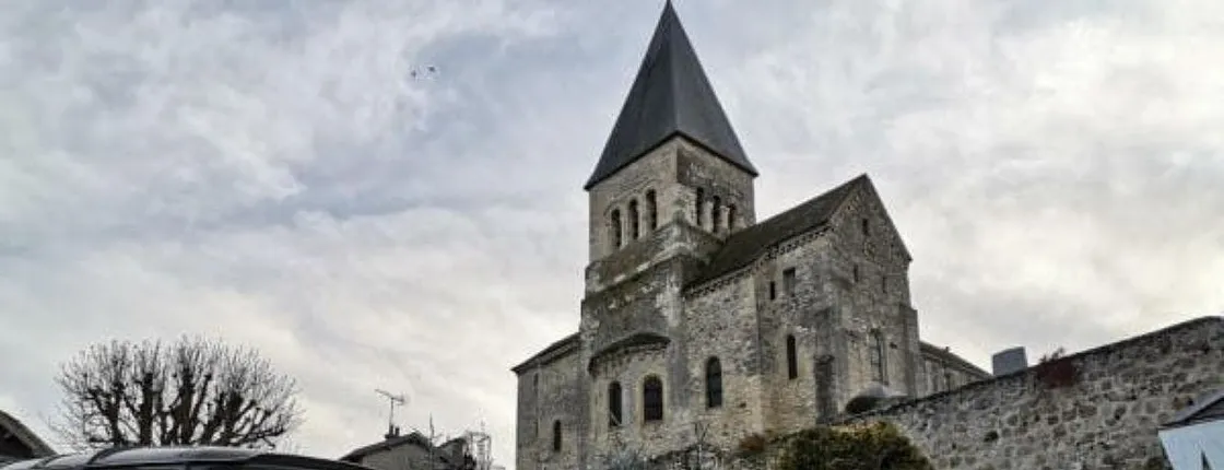 Half-day trip from Reims to the heart of Champagne by vintage van