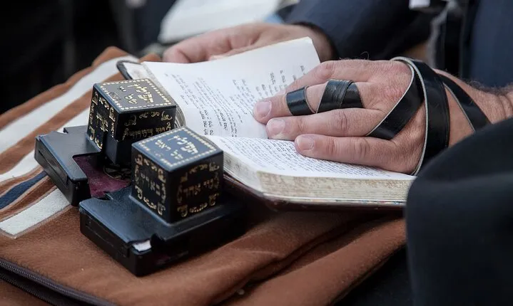Skip-the-line Great Synagogue and Jewish Museum Private Tour 