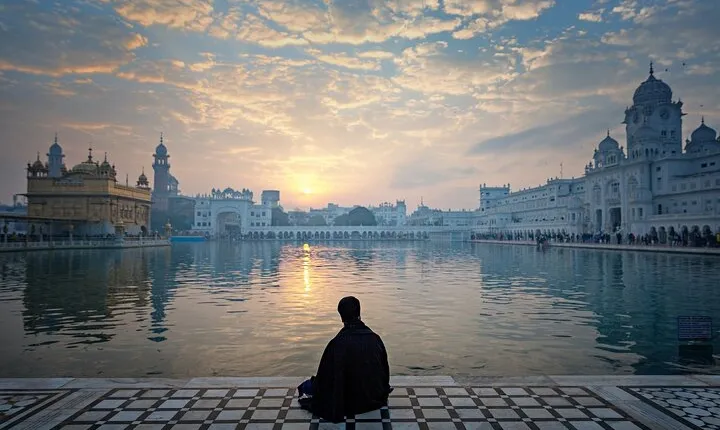 Amritsar Full Day Tour (Golden Temple with Wagah Border)
