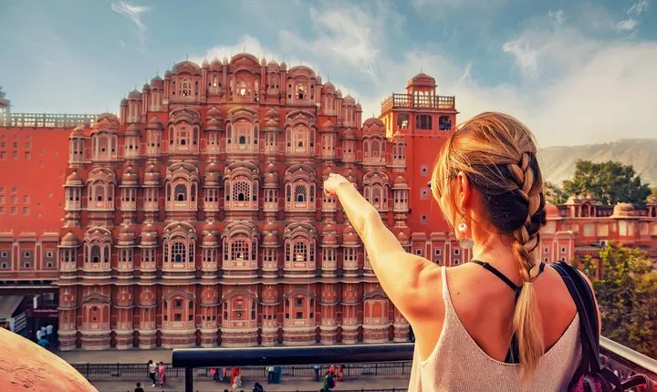 Jaipur City Tour from Delhi by Car or Rail: All Inclusive Package