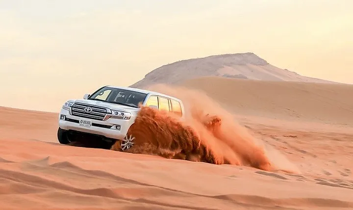 7-hour Small Group 4x4 Desert Safari Tour with Buffet Dinner in Dubai