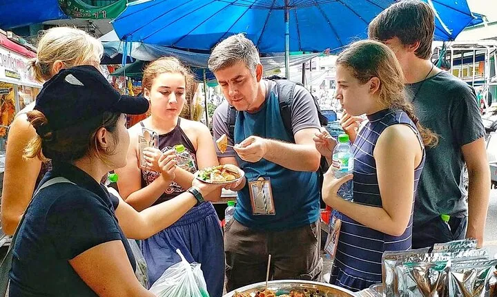Thai Street Food & Morning Market Walking Tour in Hua Hin