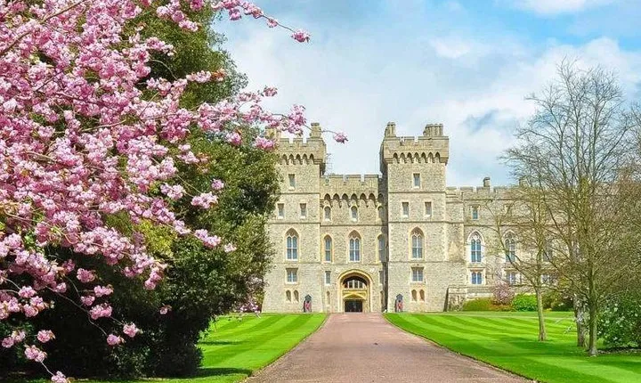 Private driver tour Windsor, Eton & Hampton Court