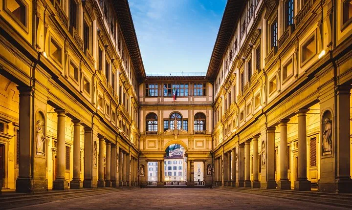 Uffizi Gallery: Small Group Guided Tour with an expert guide