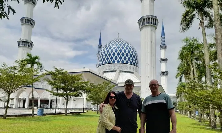 Blue Mosque and Batu Caves Private Tour from Kuala Lumpur