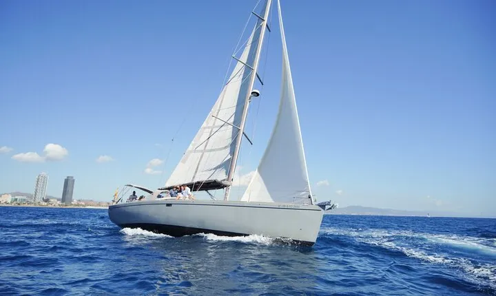 Barcelona Luxury Yacht Cruise – Day or Sunset, Open Bar & Snacks