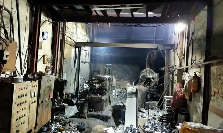 North Mumbai City with Dharavi Slum Tour in Private Vehicle